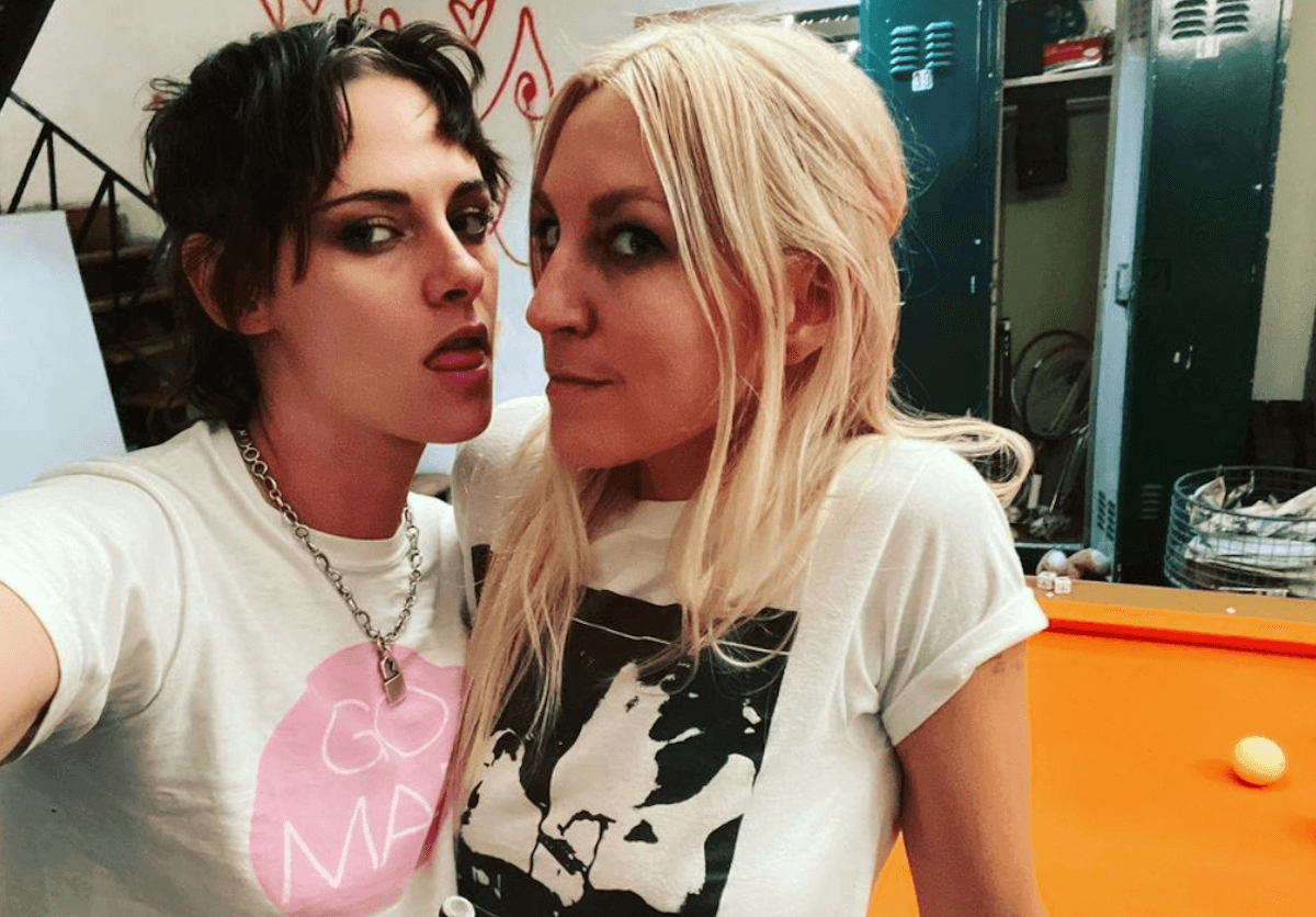 Kristen Stewart si è sposata in segreto con Dylan Meyer: ecco i dettagli sul matrimonio - Kristen Stewart e la fidanzata Dylan Meyer - Gay.it