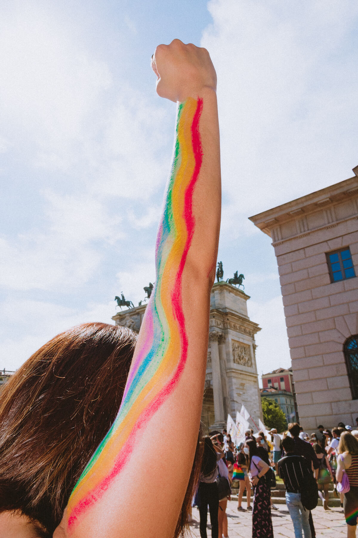Milano Pride 2023, pioggia di artisti sul palco. Ariete, Cabello, Ayane, Baby K, ComaCose, Berti e tantə altrə - Milano Pride foto di Luciana Lorizzo - Gay.it