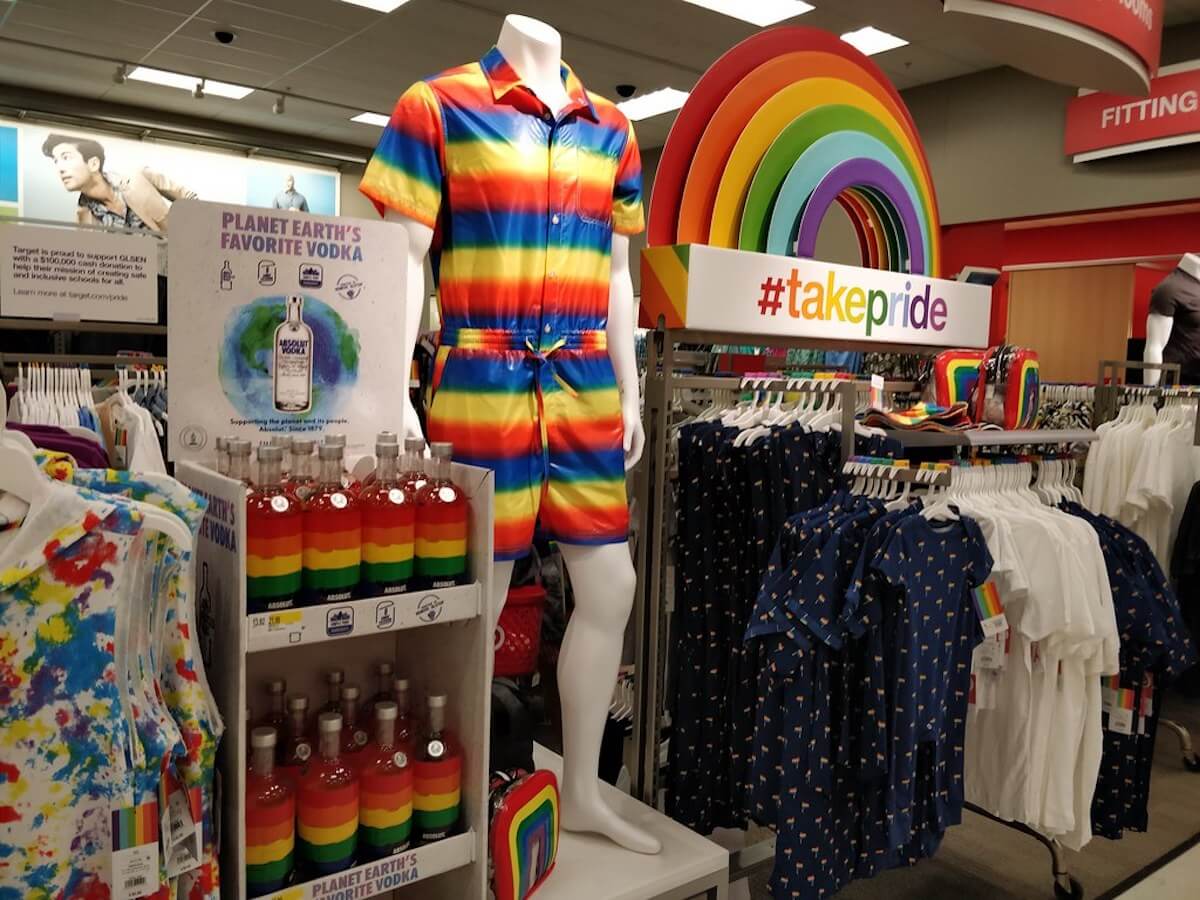 Target,  estremisti all’attacco della Pride Collection 2023. Delirio conservatore USA – VIDEO
