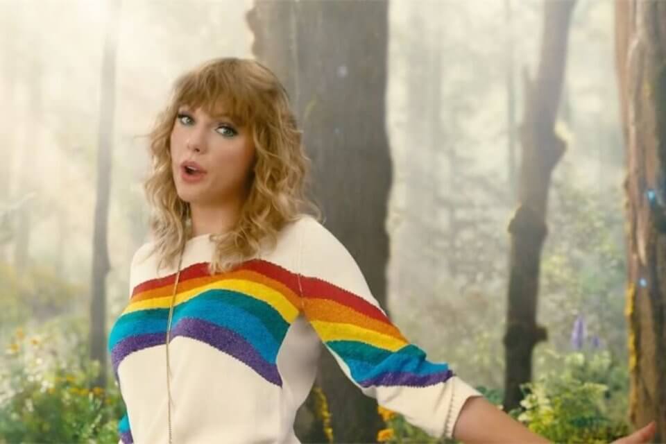 Taylor Swift celebra il Pride Month attaccando la politica omotransfobica USA – VIDEO