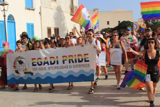 “Un battito d’ali genera arcobaleno”: l’Egadi Pride 2023 a Favignana il 1 luglio – INTERVISTA