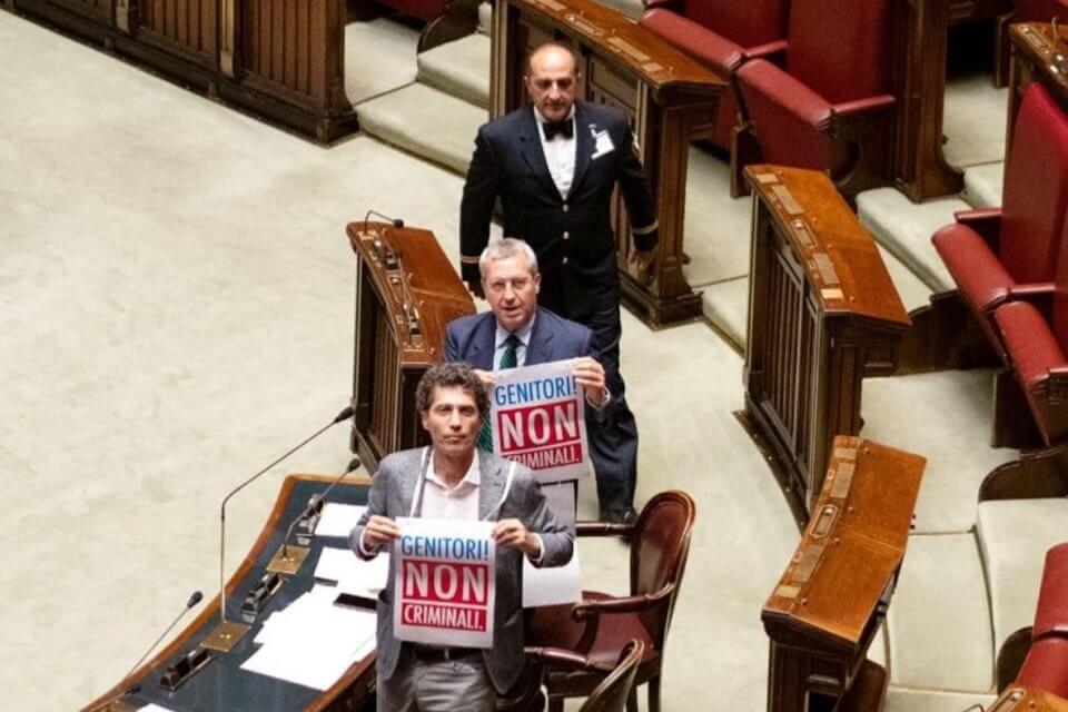 GPA “reato universale”, sconcertante dibattito in aula: “Argomenti indegni di un Paese civile”