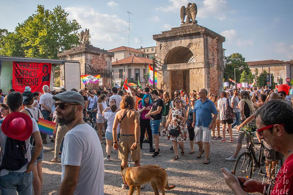 “Perché nessuna persona si senta sola e lontana”: l’arcobaleno che illumina la provincia italiana, sabato 17 Giugno Mantova Pride – Intervista