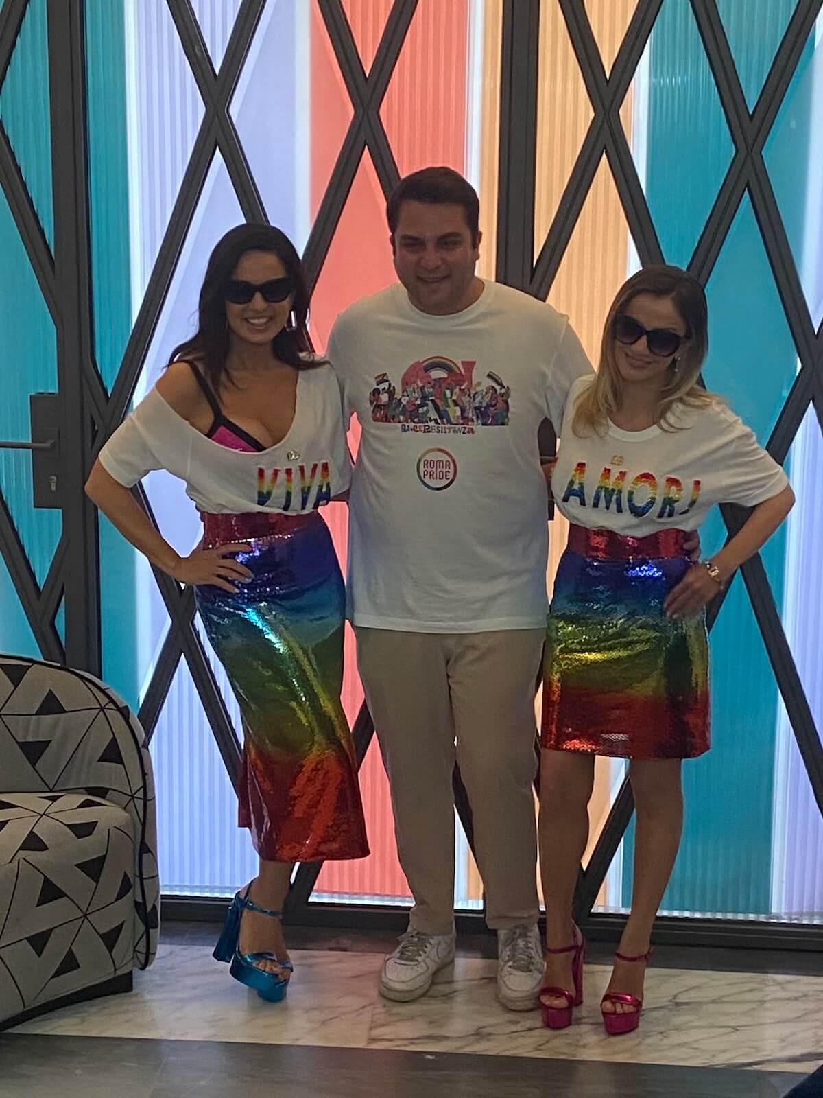 Paola e Chiara madrine del Roma Pride: "Infelice l'uscita di Arisa. Noi dobbiamo ringraziare la comunità LGBT+" - VIDEO - paola e chiara pride - Gay.it