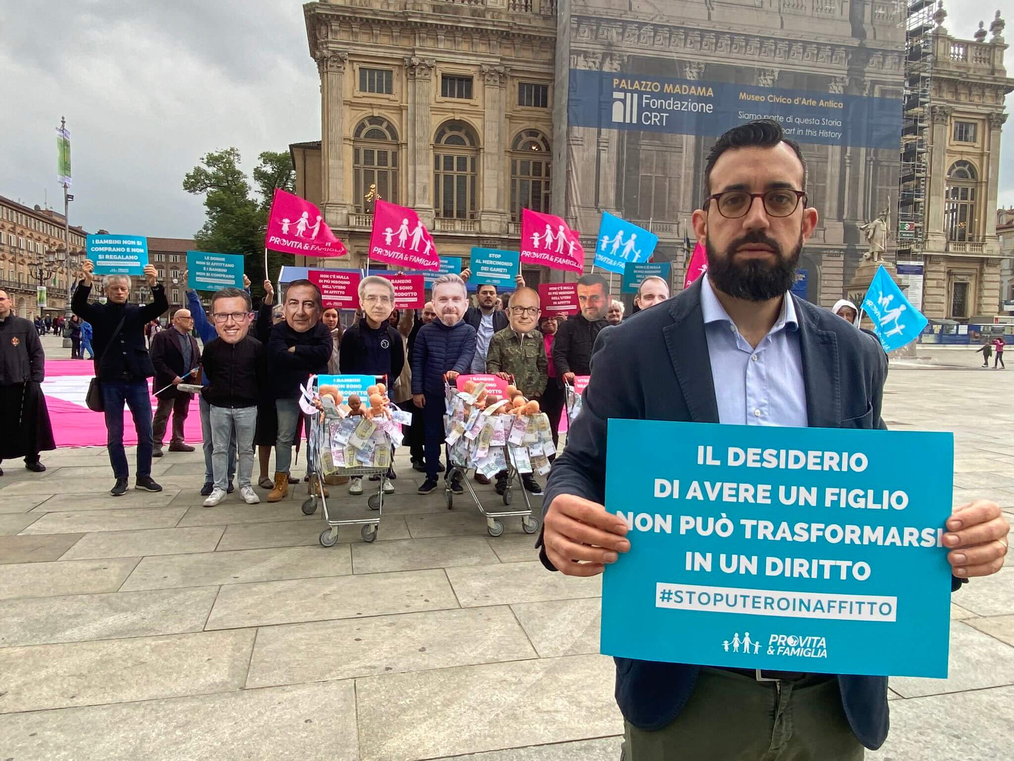 In USA è "stato d'emergenza per i diritti LGBTQIA", in Italia liste di proscrizione degli omobitransfobici ultra-cattolici - pro vita coghe - Gay.it