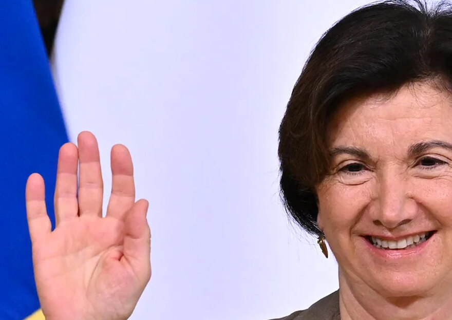 Corte Europea dà ragione a Roccella: “C’è la stepchild adoption”, respinti ricorsi di alcune famiglie omogenitoriali