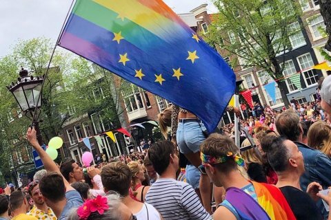 Commissione UE: "Troppi paesi in Europa incitano all'odio contro le persone LGBTI+" - unione europea gay it 03 - Gay.it