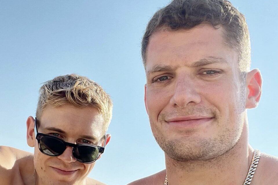 Carl Nassib, il giocatore NFL festeggia il compleanno del fidanzato: “Il migliore che potessi sognare. Ti amo tanto”