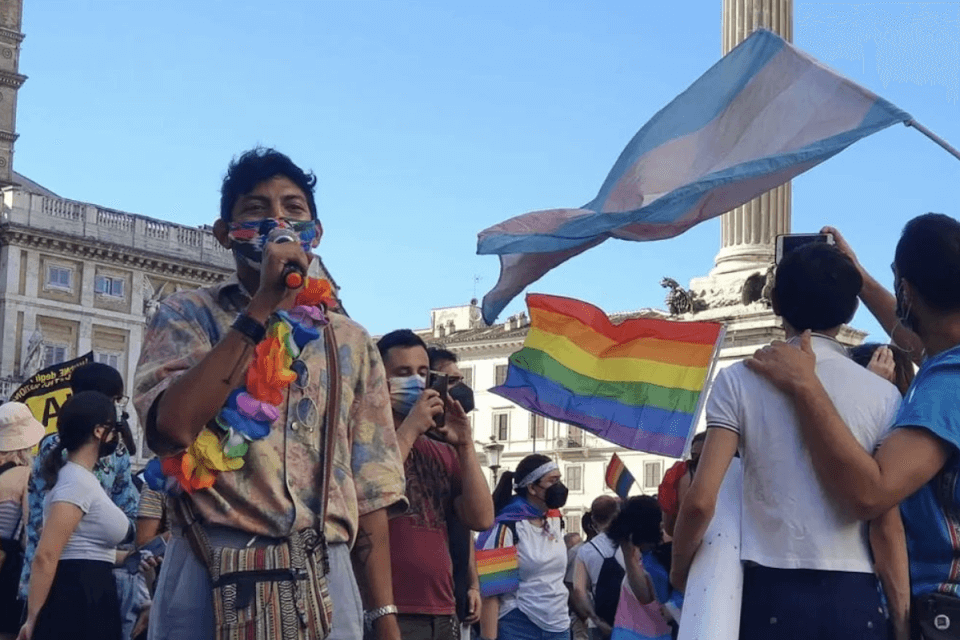 Apartheid al Pantheon: “Denunceremo salumeria che non ha venduto l’acqua ad un ragazzo perché gay”