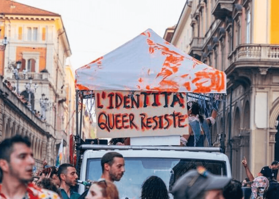 “Lotta e cura senza paura”, il potente dualismo di una comunità in marcia, Rivolta Pride 2023 a Bologna: – GALLERY
