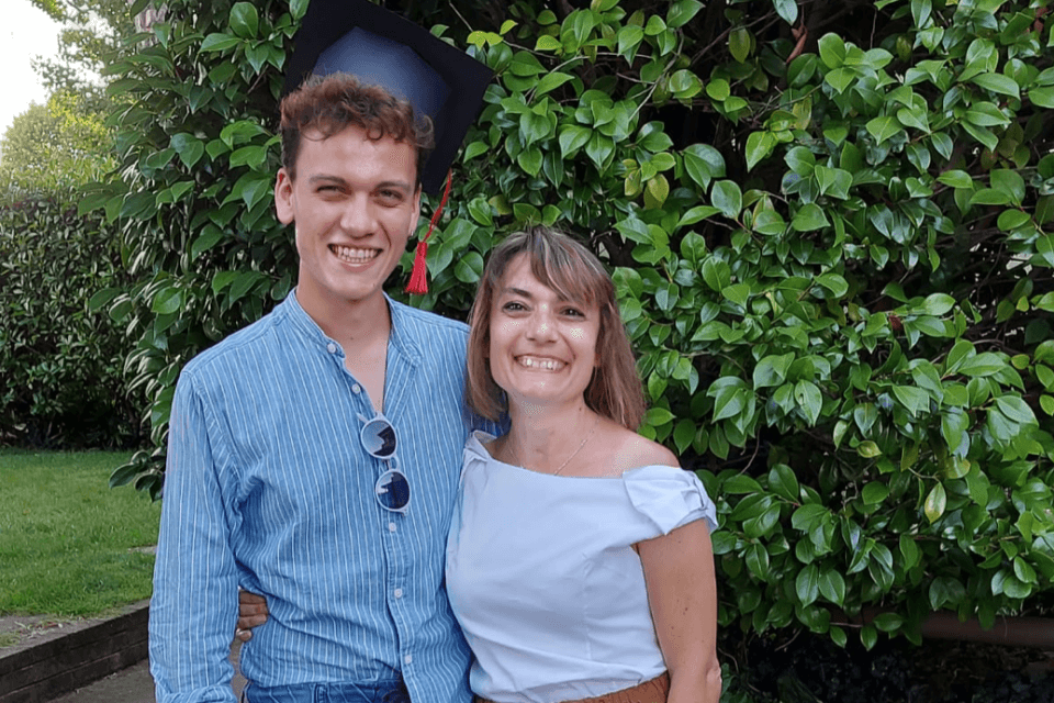 “Ringrazio mio figlio gay per questo terremoto”: il viaggio di mamma Monica e Gabriele