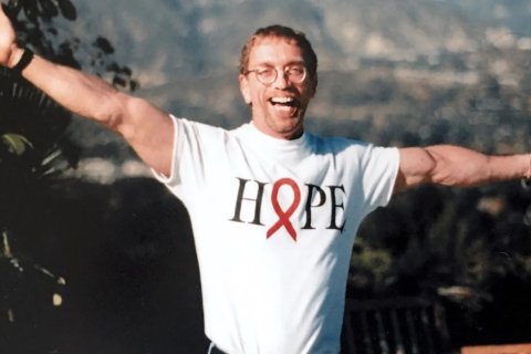 Addio a Steven Pieters, icona della lotta all'aids. 38 anni fa la storica intervista con Tammy Faye - VIDEO - Steven Pieters - Gay.it