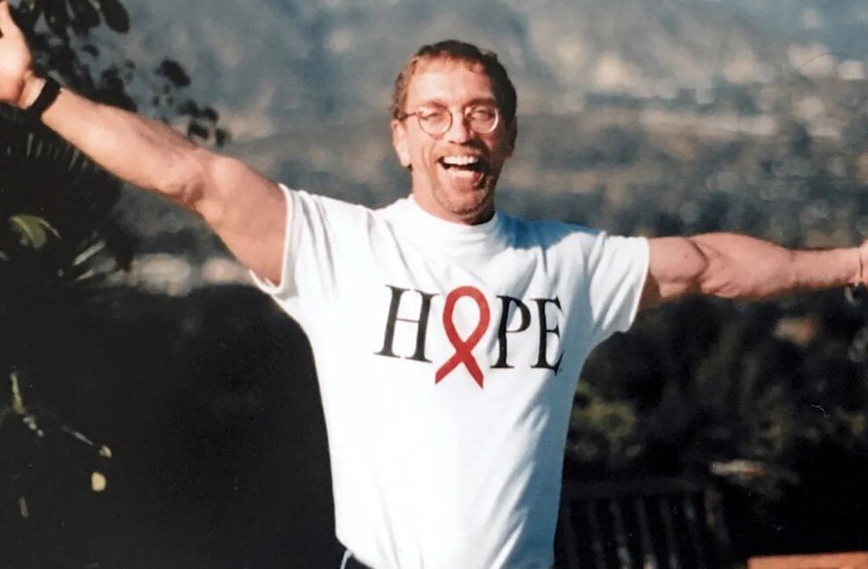 Addio a Steven Pieters, icona della lotta all’aids. 38 anni fa la storica intervista con Tammy Faye – VIDEO
