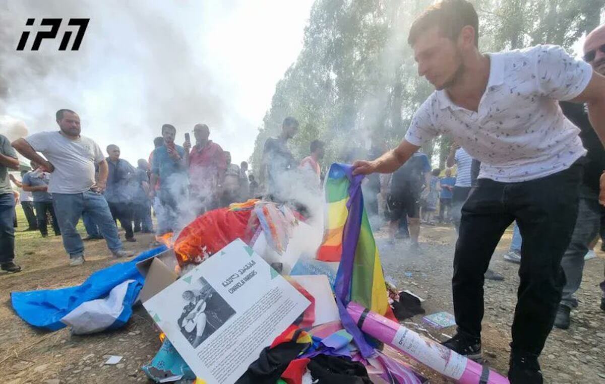 Georgia, l’estrema destra all’assalto del Pride di Tbilisi. Evento cancellato, critiche alla polizia – VIDEO