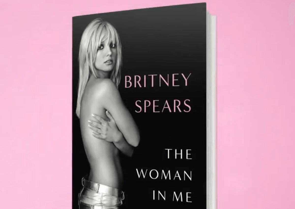 Britney Spears rimase incinta di Justin Timberlake: “Decidemmo di abortire, lui non voleva diventare padre" - The Woman in Me cover e data duscita dellautobiografia di Britney Spears - Gay.it