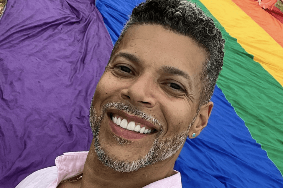 Wilson Cruz e l'omofobia vissuta a scuola: "Ogni giorno mi chiamavano fr*cio" - Wilson Cruz - Gay.it