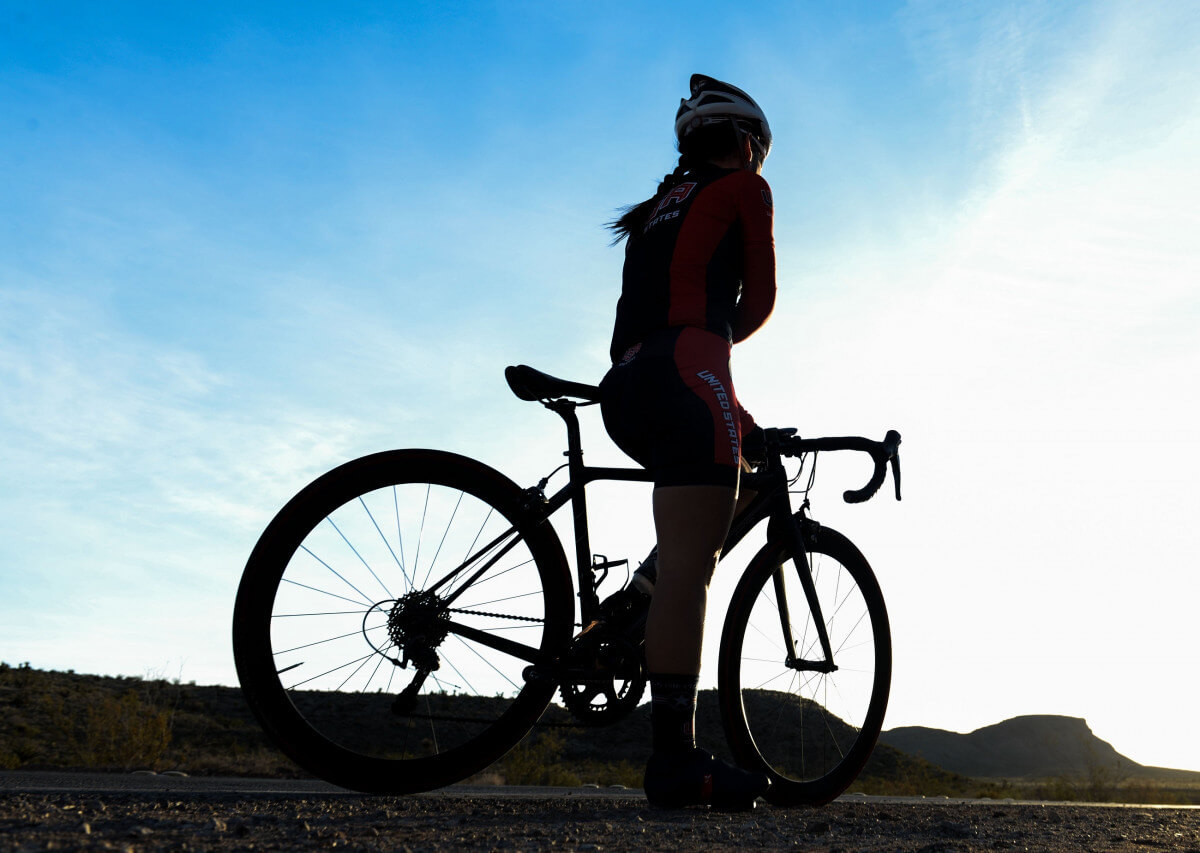 Da oggi le donne trans non potranno più competere in gare di ciclismo internazionale. L’annuncio UCI