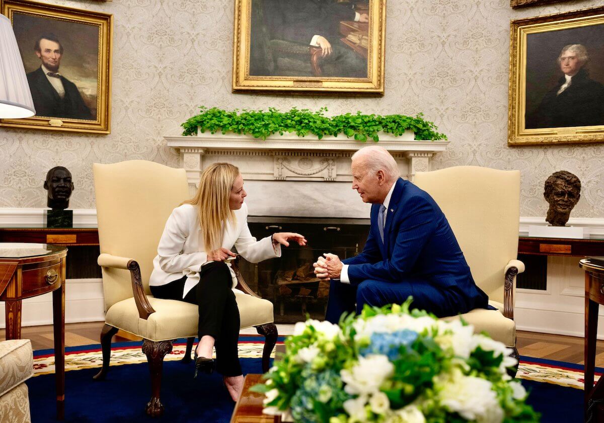 2023, un anno di odio anti-LGBTIQA+ del Regime Meloni in 8 punti - giorgia meloni e joe biden - Gay.it