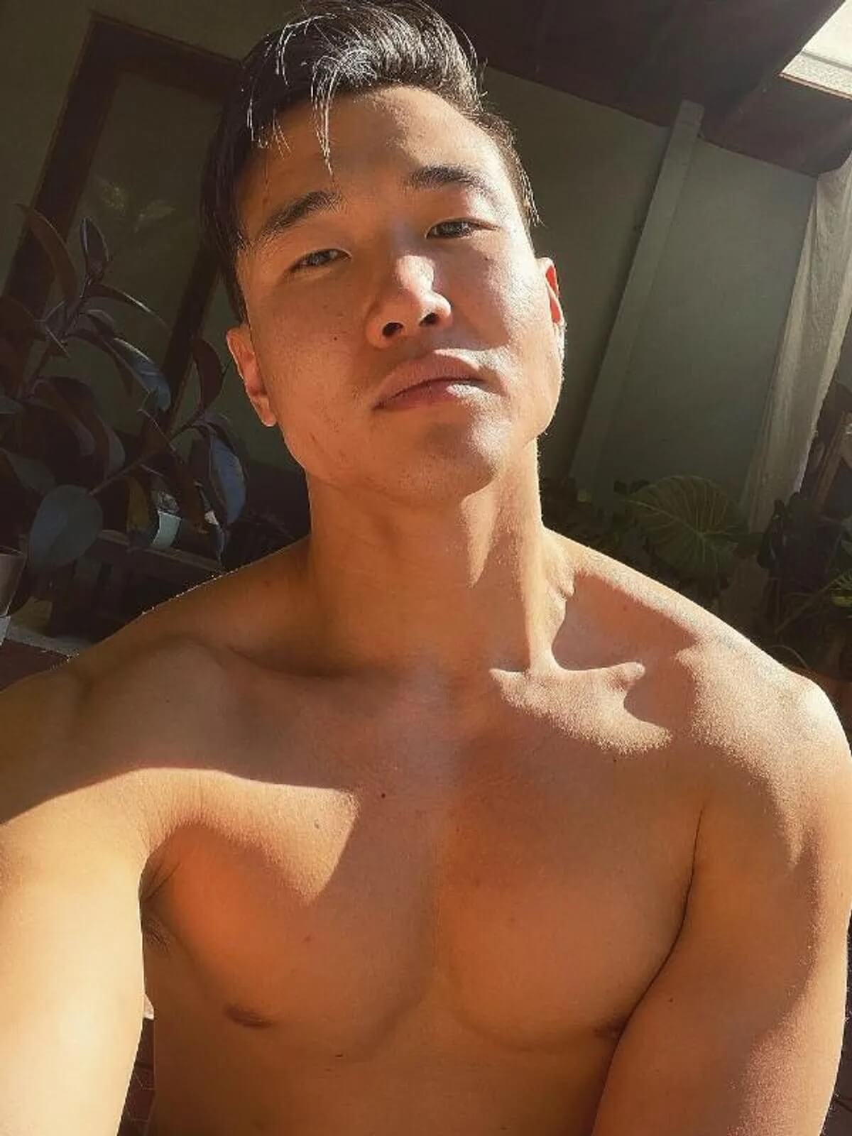 Joel Kim Booster, l'emozionante messaggio dopo le due candidature agli Emmy per Fire Island - joel kim booster - Gay.it