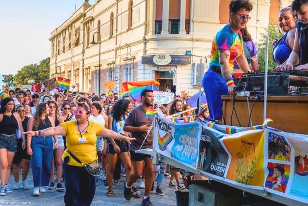 “La felicità è un diritto di tutti e non possiamo più aspettare”: il Reggio Calabria Pride 2023 sabato 22 luglio