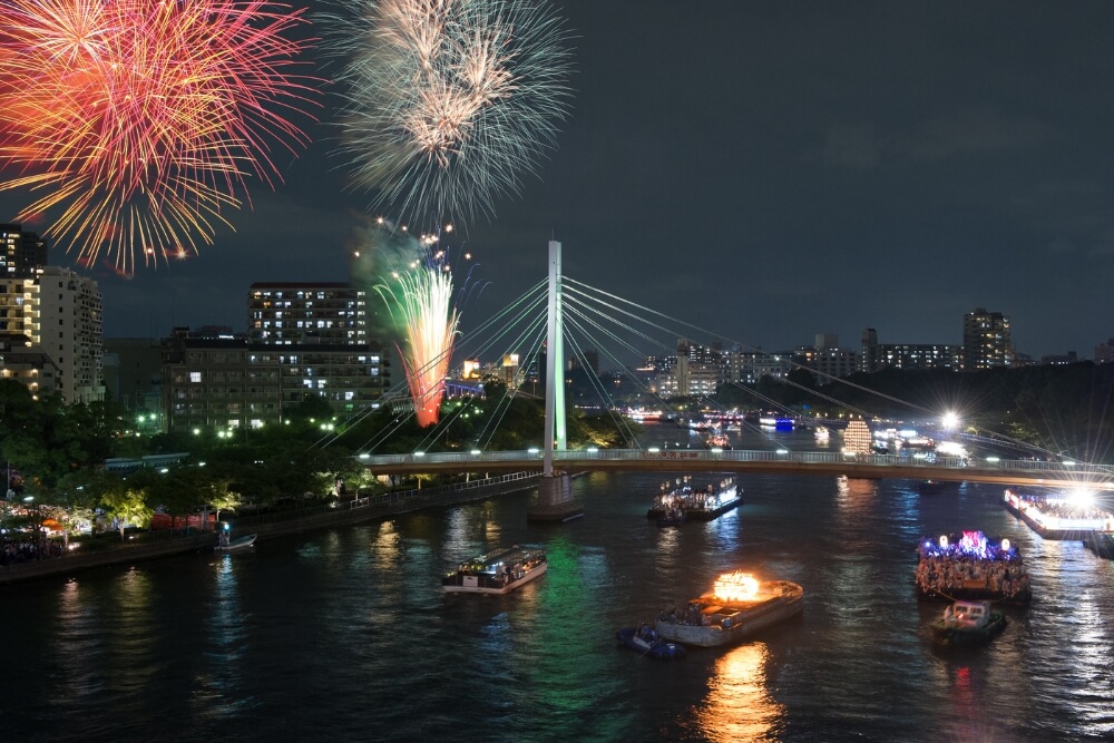 Fuochi d'artificio al Festival di Tenjin Matsuri - Osaka