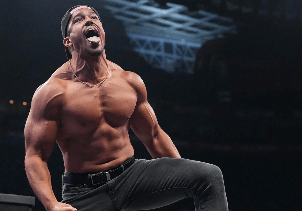 Anthony Bowens, il wrestler dichiaratamente gay trionfa davanti a 82.000 fan a Wembley