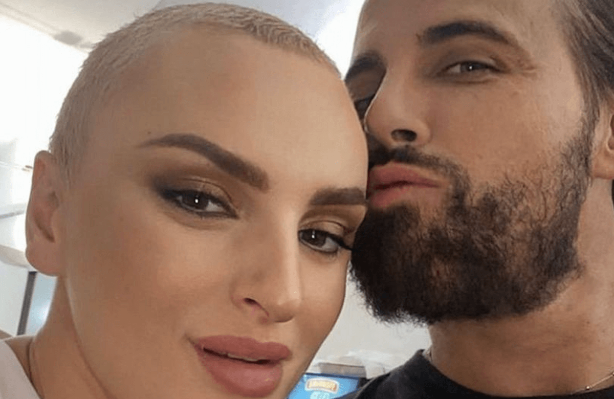 Arisa, l’ex fidanzato Andrea Di Carlo: “Siamo sicuri che a lei piaccia l’organo sessuale maschile?”