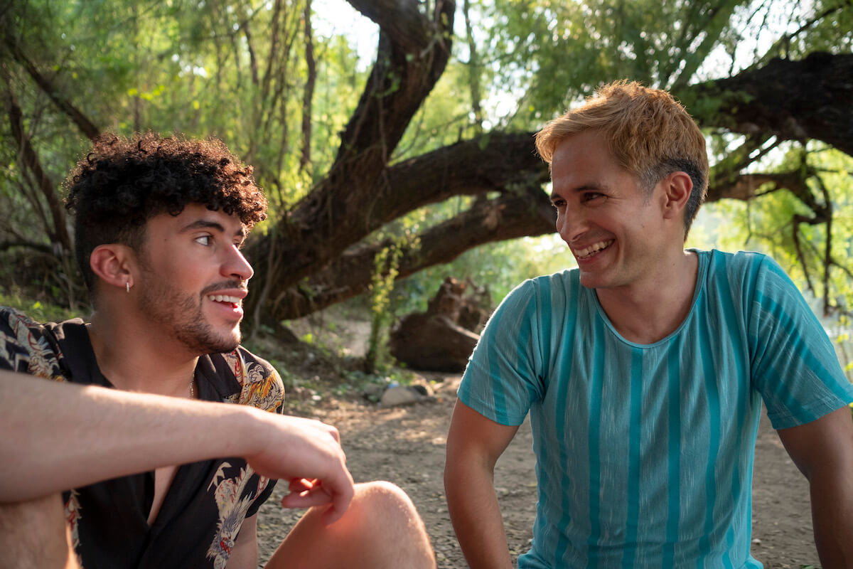 Cassandro, Gael García Bernal e Bad Bunny flirtano nel primo trailer sul celebre wrestler gay - Benito Antonio Martinez Ocasio and Gael Garcia Bernal in Cassandro. Photo Alejandro Lopez Pineda © AMAZON CONTENT SERVICES LLC - Gay.it