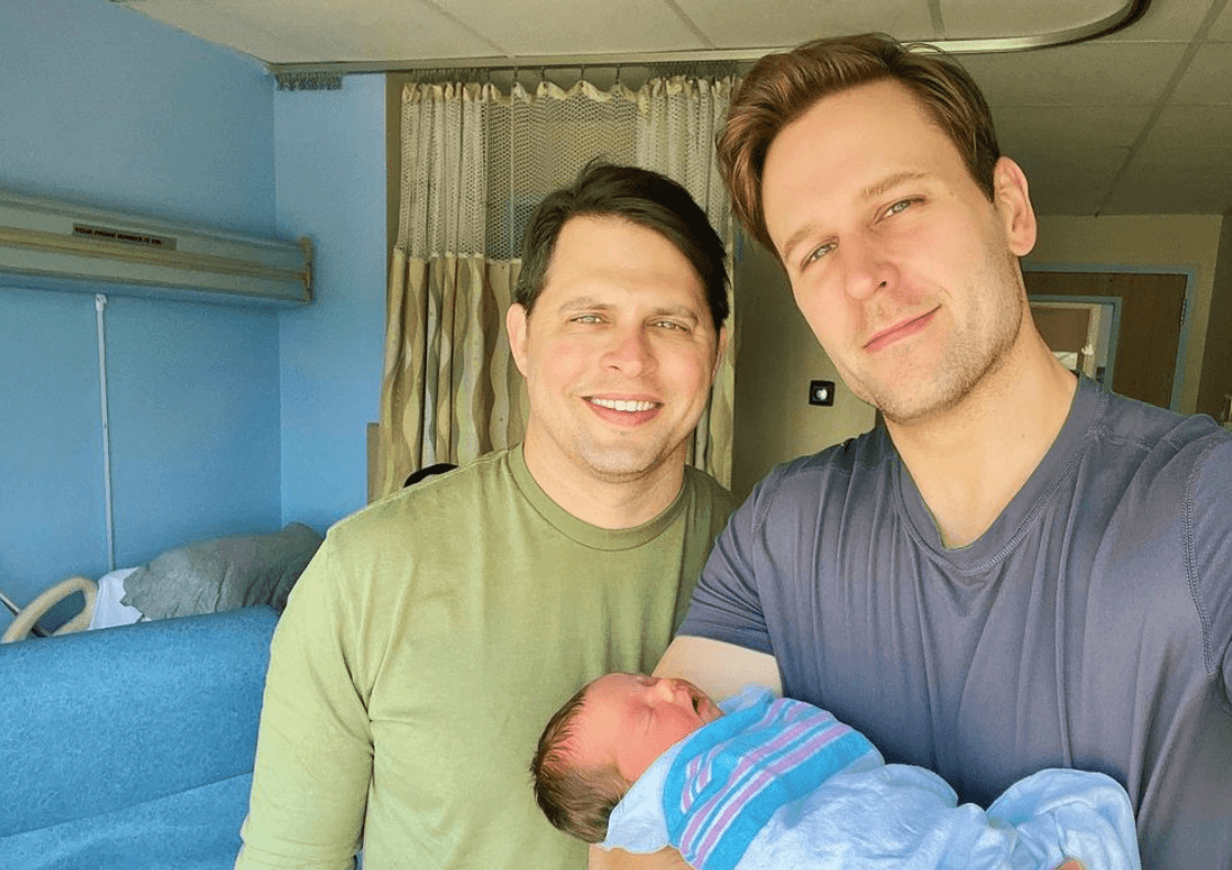Dan Amboyer di Dynasty e Younger è ridiventato papà al fianco dell’amato Eric