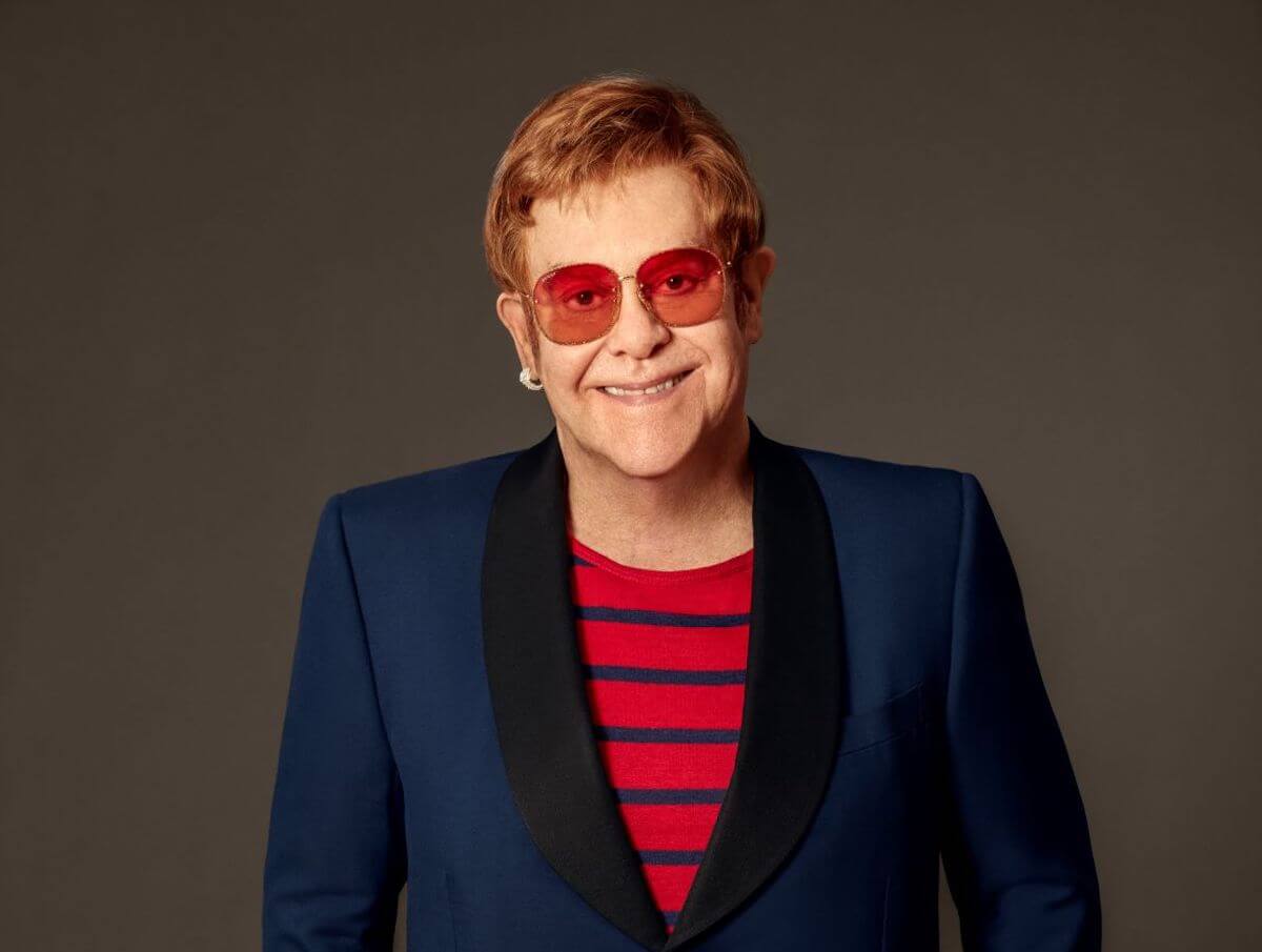 Elton John ricoverato in ospedale dopo un incidente a Nizza