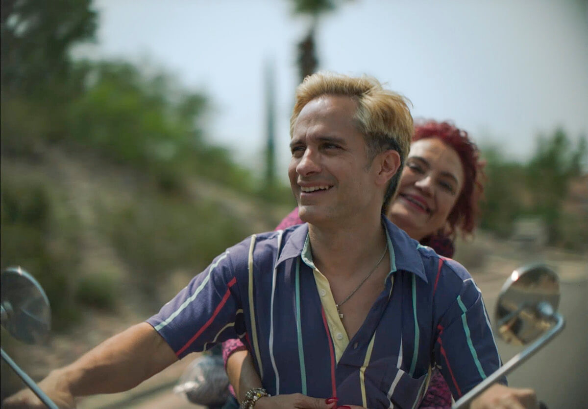 Cassandro, Gael García Bernal e Bad Bunny flirtano nel primo trailer sul celebre wrestler gay - Gael Garcia Bernal and Perla De La Rosa in Cassandro. Photo Courtesy of Prime Video© AMAZON CONTENT SERVICES LLC - Gay.it