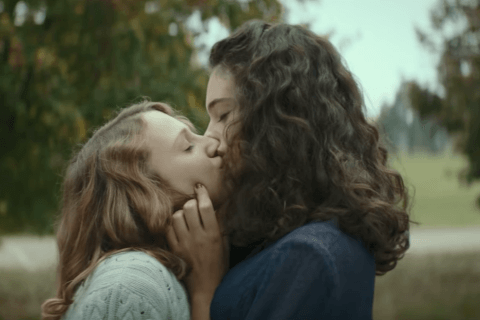 La Bella Estate, il trailer del film LGBTQIA+ di Laura Luchetti che celebra la libertà di scegliere come amare - La Bella Estate - Gay.it