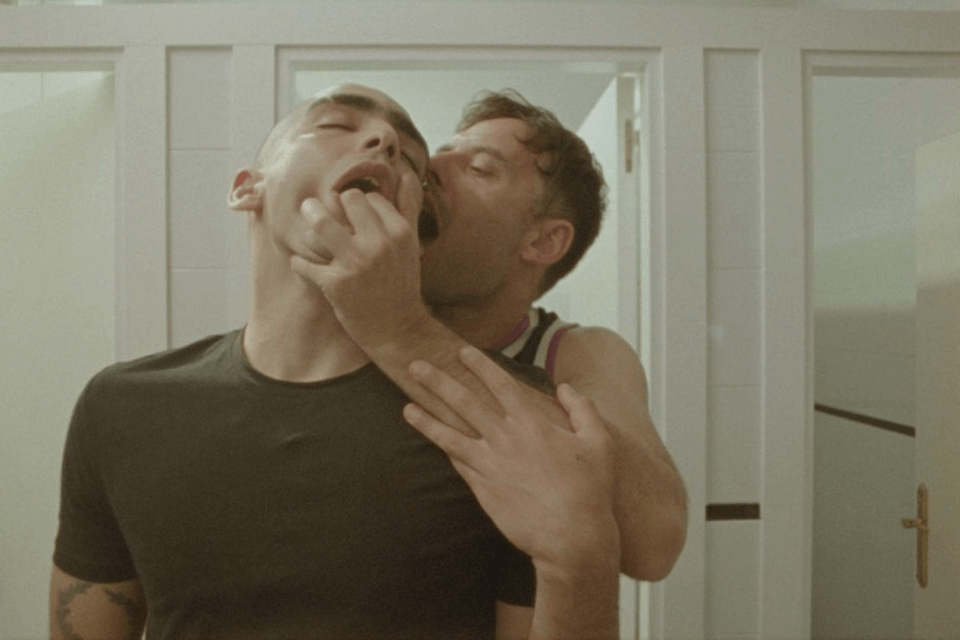 On the Go, primo trailer del film LGBTQIA+ con Omar Ayuso di Élite ossessionato da Grindr - On the Go primo trailer del nuovo film LGBTQIA con Omar Ayuso di Elite - Gay.it