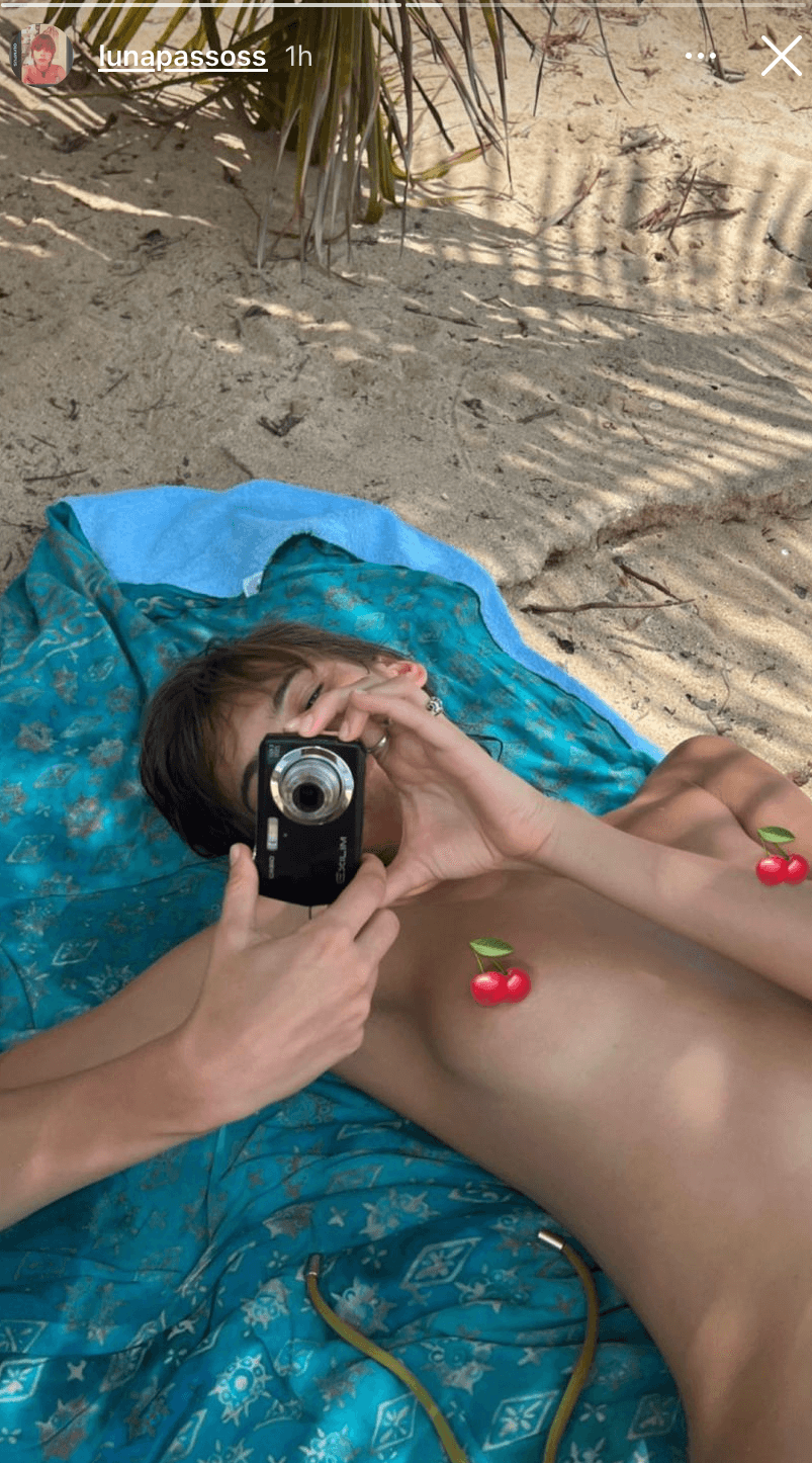 Victoria dei Maneskin e i topless d'amore con Luna Passos, le foto social - Victoria dei Maneskin e il topless damore con Luna Passos le foto social 4 - Gay.it