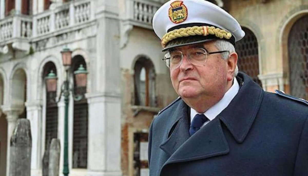 A Venezia un comandante di 63 anni è stato palpato da un ventenne