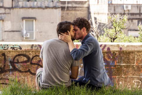 Nata per Te, il film sulla famiglia arcobaleno composta da Luca Trapanese e Alba sbanca l'Auditel - NPT 01185 - Gay.it
