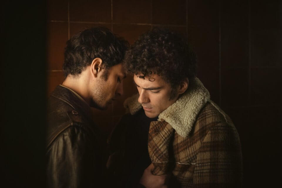 Nuovo Olimpo, l’amore assoluto oltre tempo e spazio di Ferzan Ozpetek. Recensione