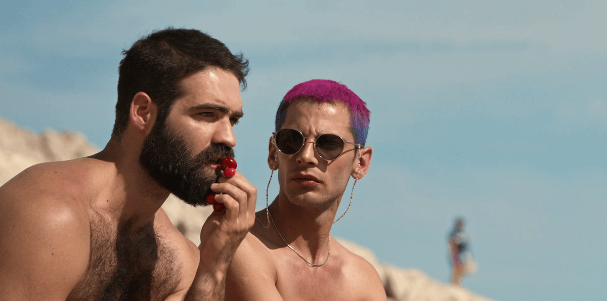 The Summer With Carmen è la grossa grassa commedia gay greca di Venezia 2023 - thesummerwithcarmen still1 @TheodorosMihopoulosGSC - Gay.it
