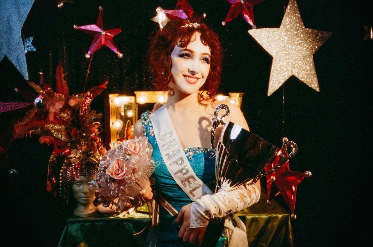 Chi è Chappell Roan, la sfacciata principessa queer della musica pop