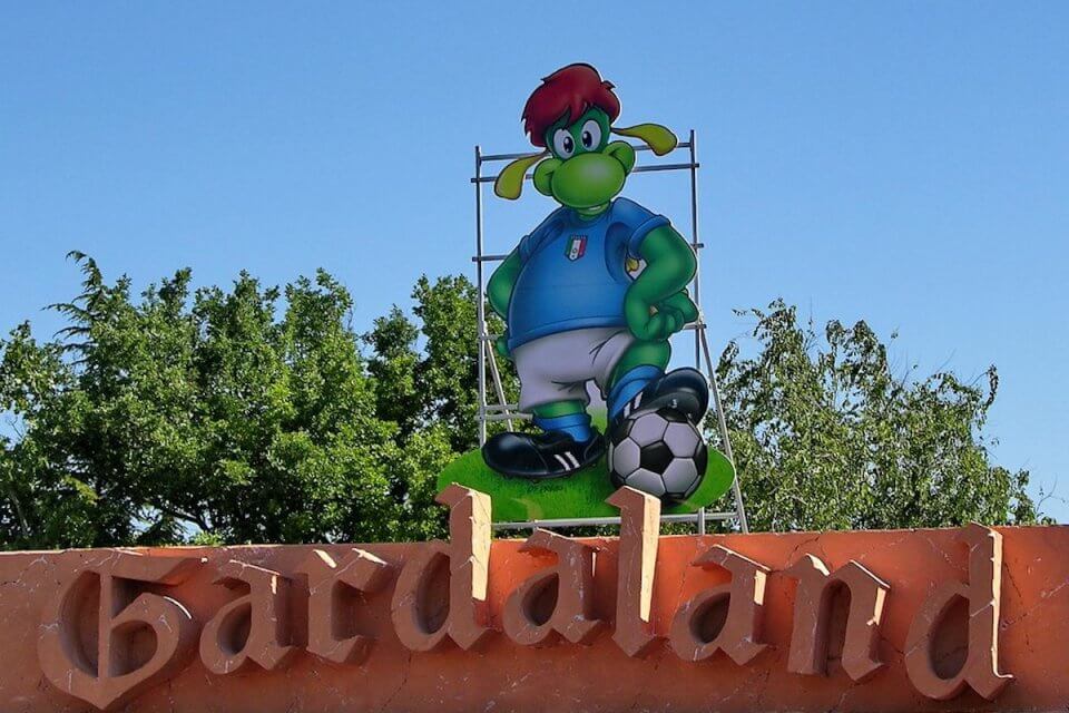 Gardaland, licenziato il manager che chiamava “principessa” il dipendente gay