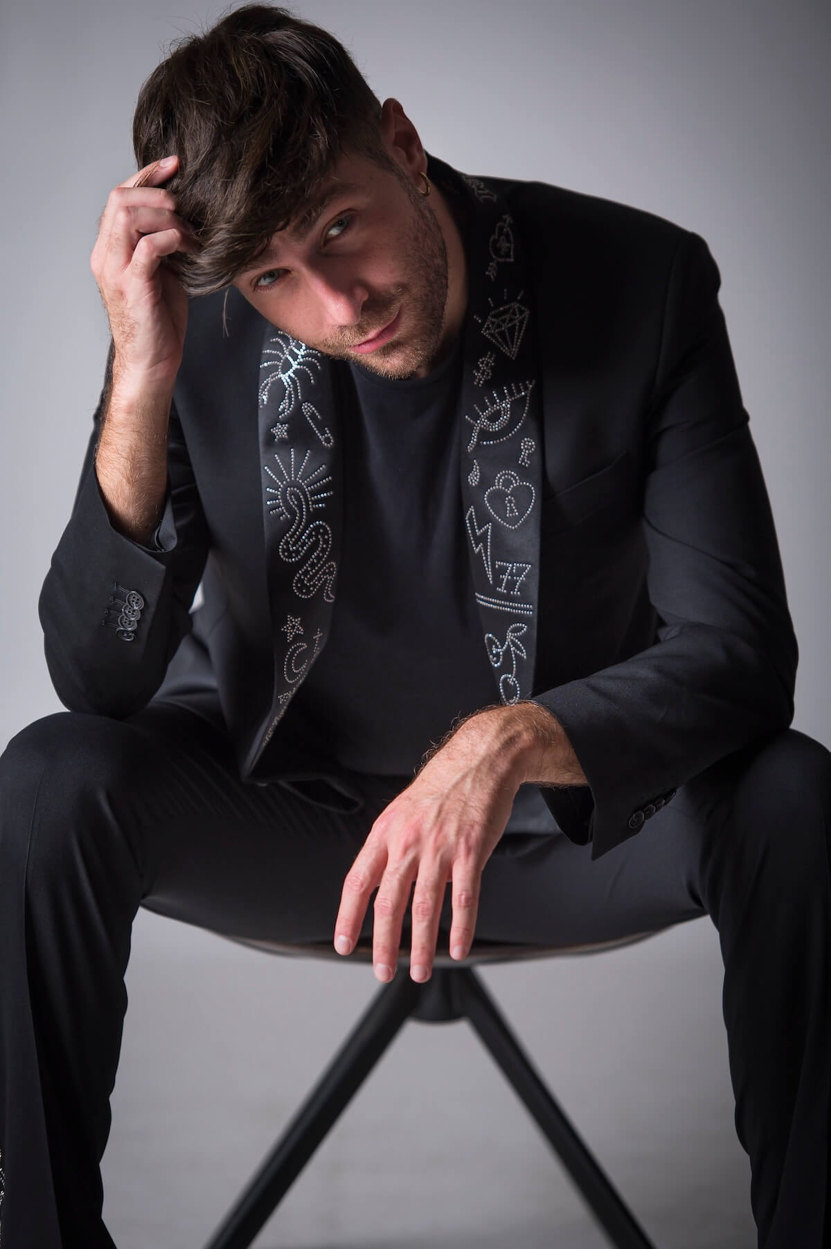 Lorenzo Licitra, l'intervista. "Sanremo è un sogno, con Gabriele Rossi è tutto più bello" - LORENZO LICITRA LIBERO 2023 5 - Gay.it