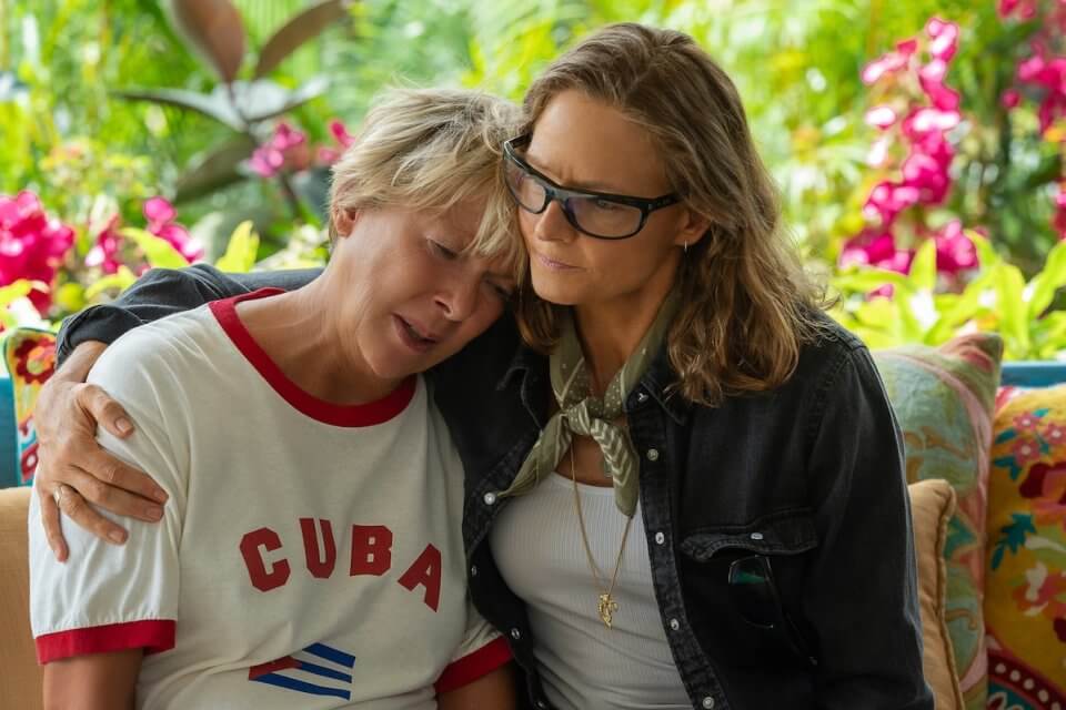 Nyad, Annette Bening è l’atleta lesbica che nuotò da Cuba alla Florida. Il trailer