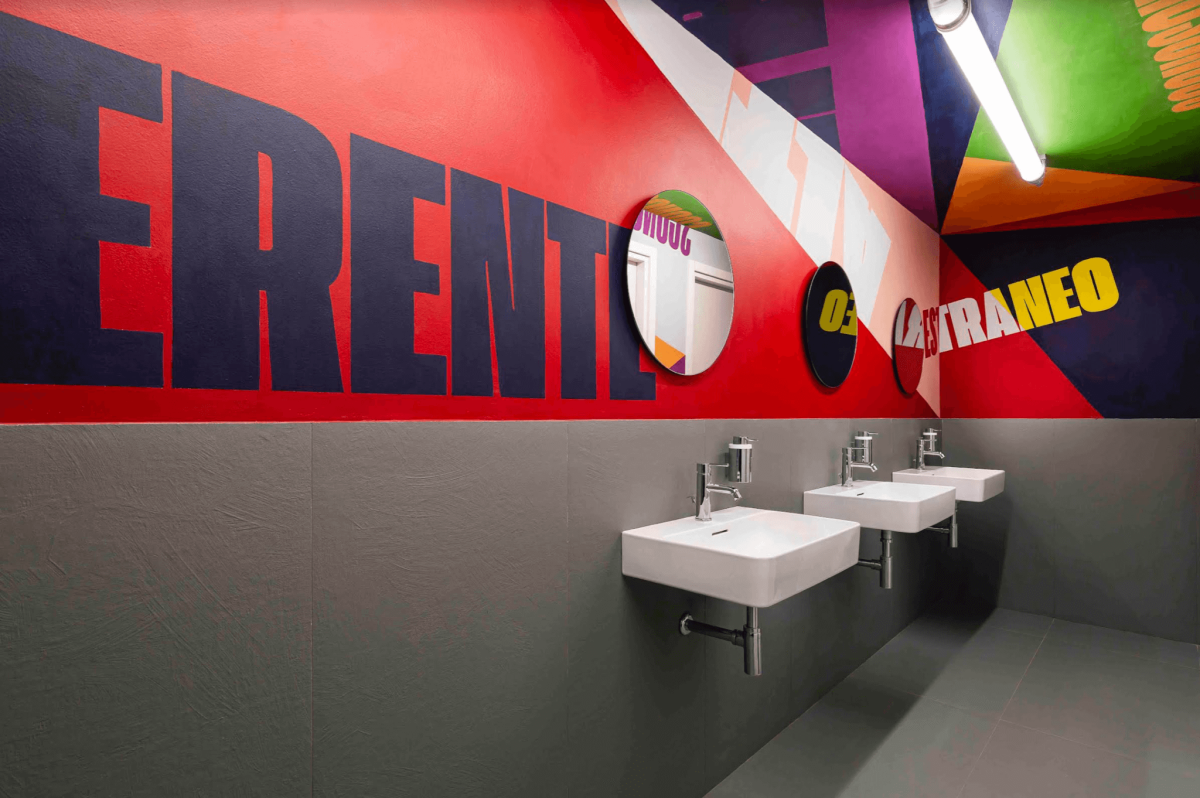 Un Bagno di Folla: al Teatro Arcimboldi arriva il primo bagno genderless