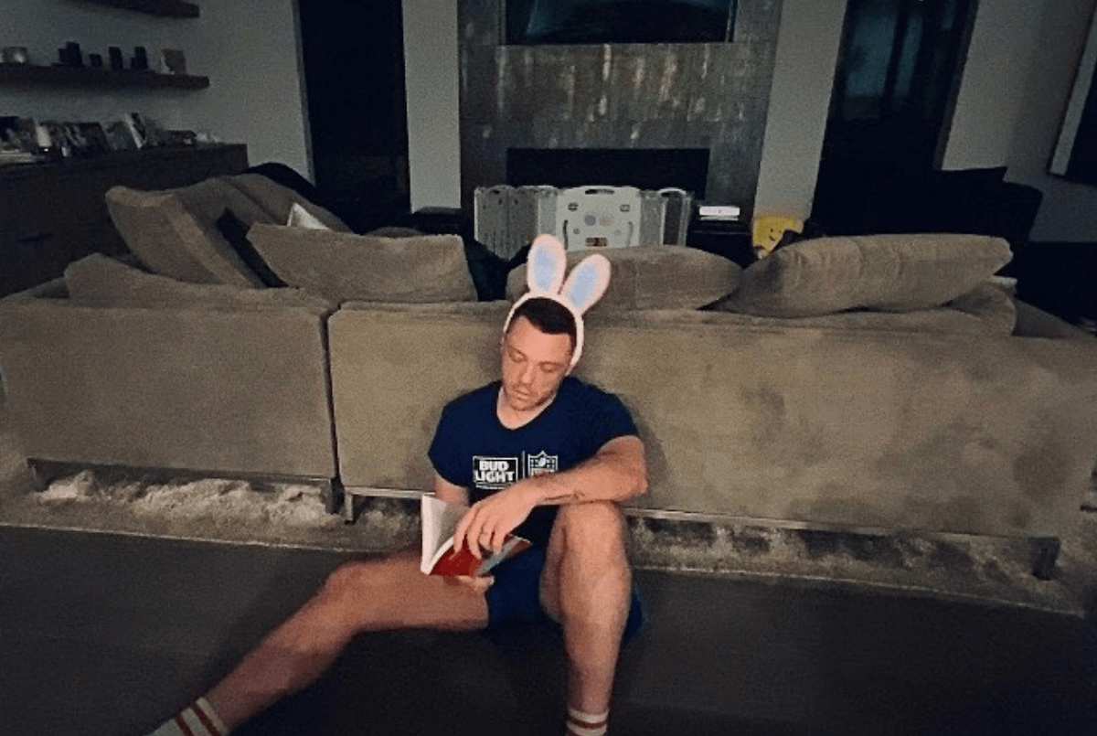 Tiziano Ferro ai giornalisti omofobi: “Scrivete articoli di mer** semplicemente perché io sono stato sincero” – VIDEO