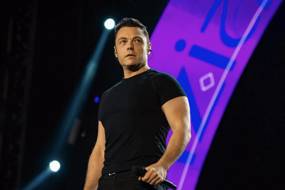 Tiziano Ferro vuole un film dal suo romanzo: “Non posso lasciare la California, temono che diventi un criminale”
