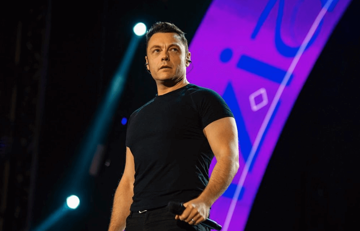 Tiziano Ferro vuole un film dal suo romanzo: “Non posso lasciare la California, temono che diventi un criminale”