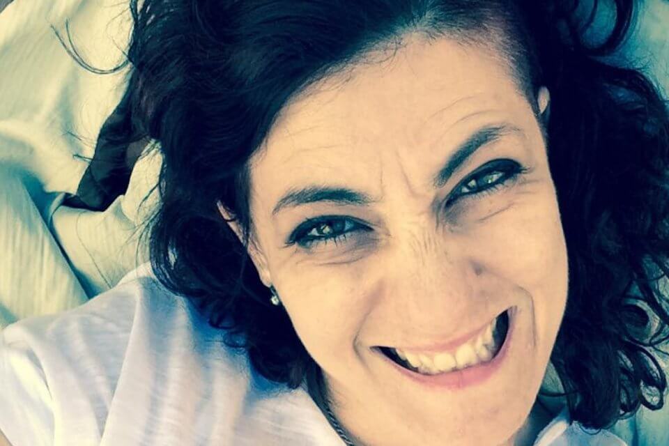 La comunità LGBTQIA+ si stringe attorno a Milena Cannavacciuolo, raccolti quasi 30.000 euro in 48 ore