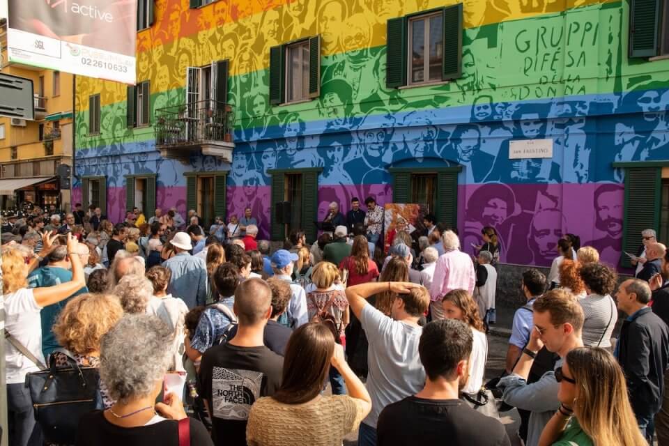 Milano, inaugurato il "murale dei diritti" con 200 volti di persone che hanno lasciato un segno - murale dei diritti 1 - Gay.it