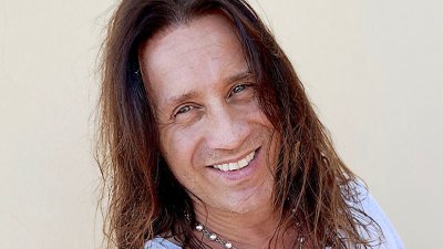 Povia a Sanremo 2024?  Il cantautore che anticipò Vannacci, e che nel 2009 cantò “Luca era gay”