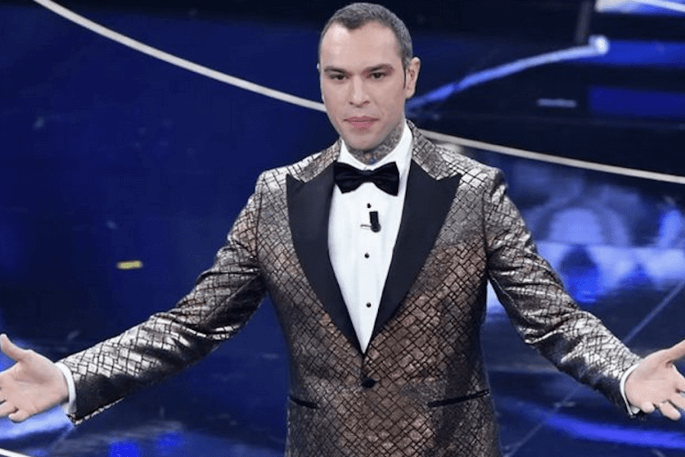 Fedez direttore artistico di Sanremo 2025? Il rapper replica allo “scoop” di Fiorello – VIDEO